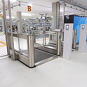 Tübingen, Radstation Tiefgarage, Gesichertes Parken